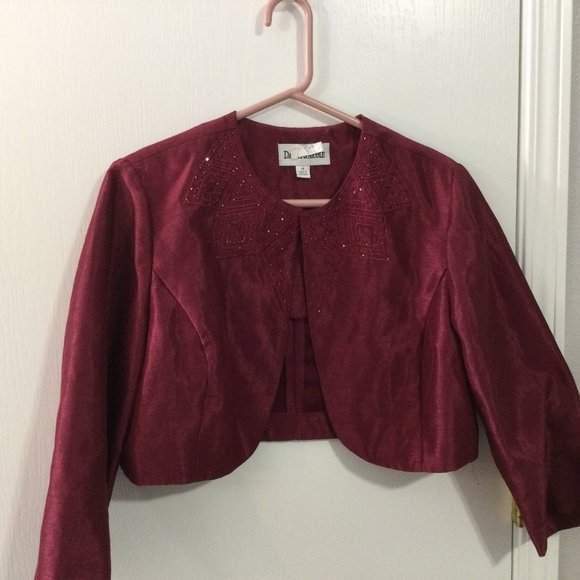 Cute Shrug Great for the holidays - Picture 1 of 2